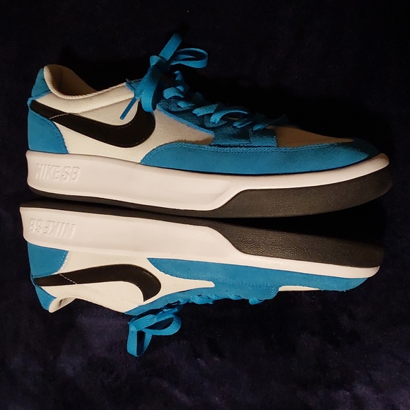 NIKE SB ADVERSARY LAZER BLUE / BLK/ WHITE SIZE 11 SHOES - Picture 2 of 7